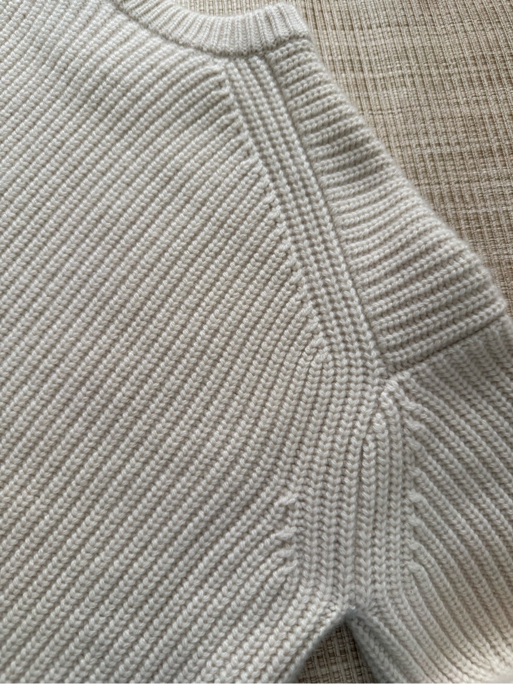 CO Crewneck Sweater NWOT 100% Cashmere * PRISTINE * WORN ONCE* HOT DEAL $99 🔥🔥🔥 - Picture 9 of 12